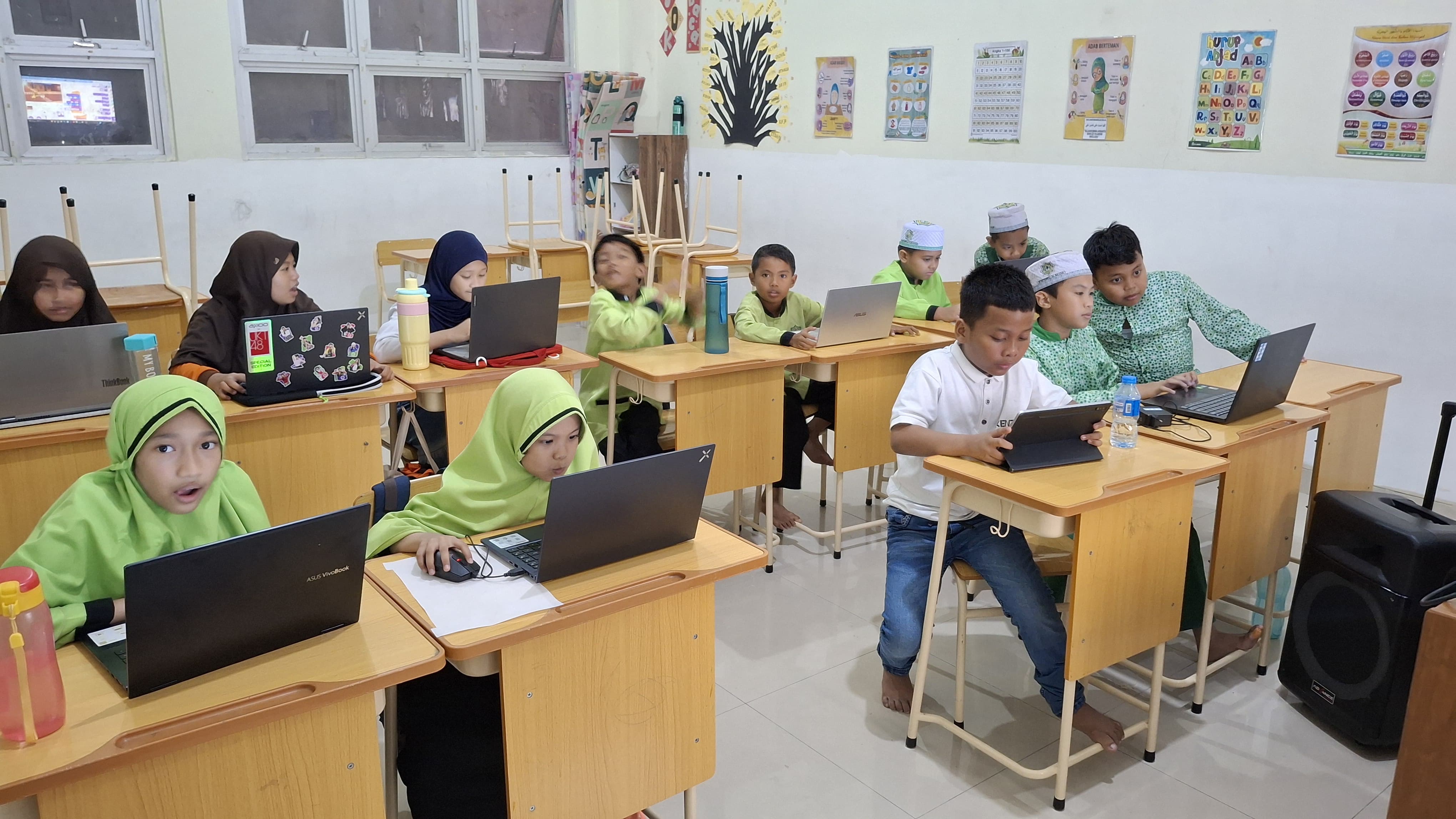 Kelas Coding dan Robotika Anak SDIT Albayan Makassar